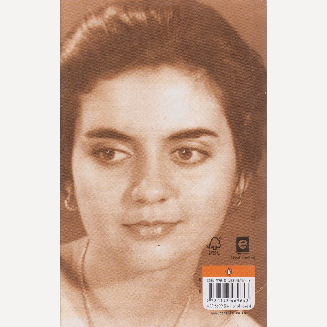 Waiting in the Wings : A memoir By Salima Hashmi (English)